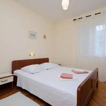 Mihaela Casa de hóspedes Rab Town