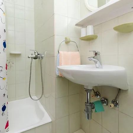 Casa de hóspedes Mihaela Rab Town