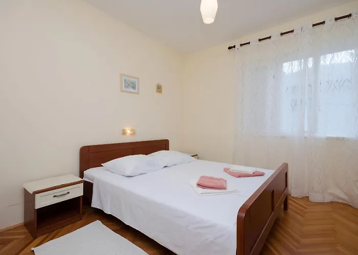 Mihaela Vendégház Rab Town